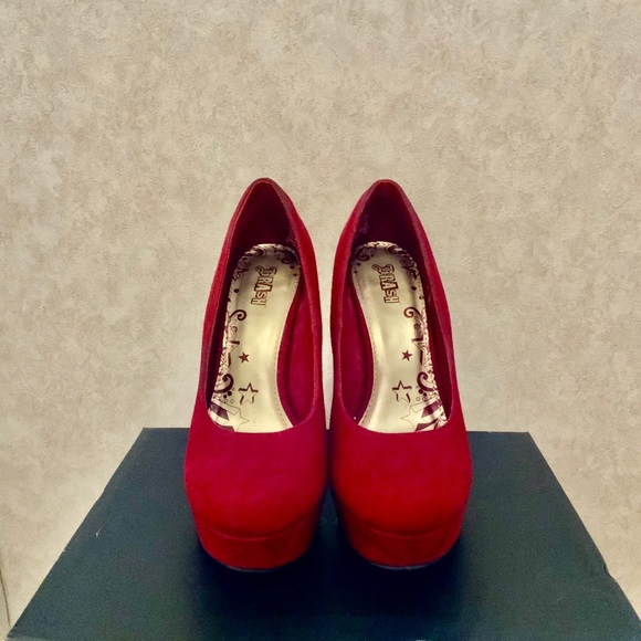 ❗️SOLD❗️Sexy red platform heels (pumps) US 7 - Picture 6 of 6